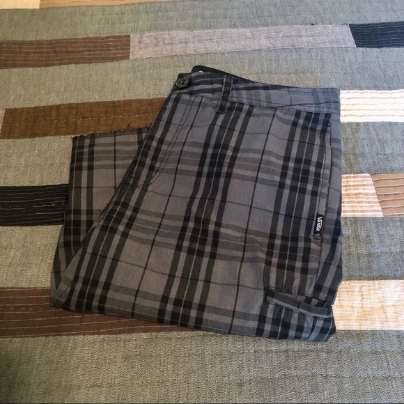 Mens Vans 100% Cotton Gray Black Plaid Frayed Hem Shorts 32 - Picture 10 of 12